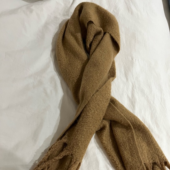 Cute and cozy brown scarf - Picture 2 of 2